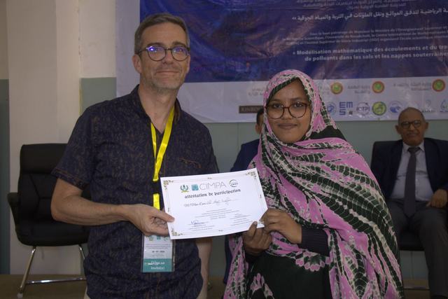 Remise des attestations lors de la cérémonie de clôture